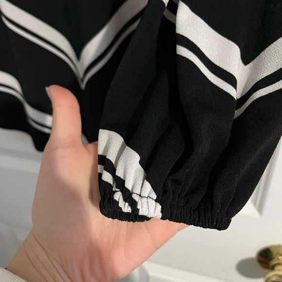 Black and white blouse - Picture 3 of 4